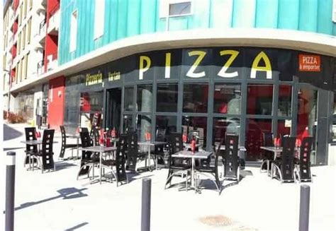 Cuisson au feu de bois. Pizza Vartan à Grenoble, carte-menu et photos