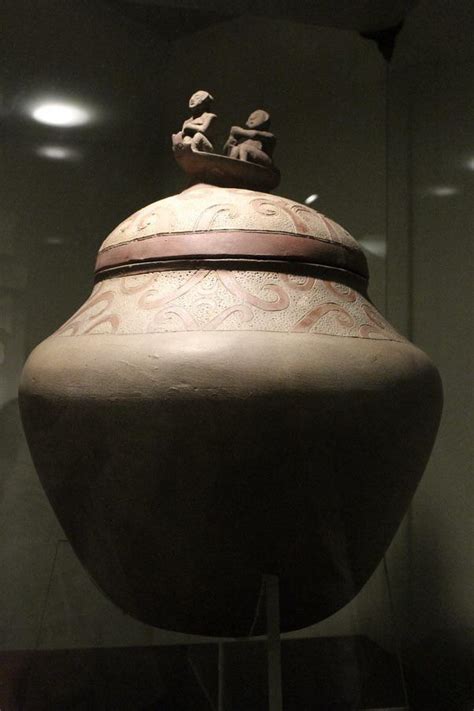 The Manunggul Burial Jar Found In The Philippines Created Around 890