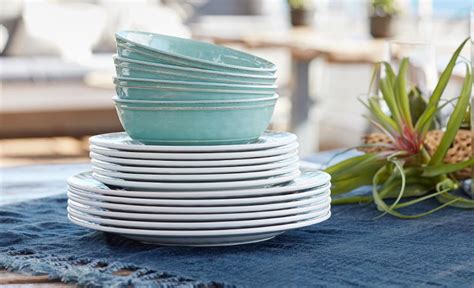 Melamine Vs Ceramic How To Choose Your Outdoor Dinnerware Pottery Barn