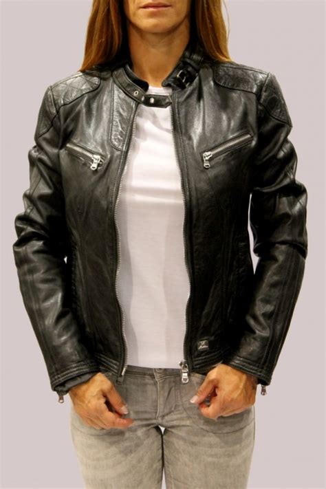 First confidential and exclusive, this collaboration will offer the general public the first collectors dedicated to the grande dame and her teams in 2013. Blouson en cuir RedSkins femme noir Erin. Vente blouson en ...