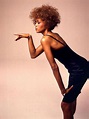 Whitney Houston | Whitney houston, Whitney houston young, 70s photoshoot