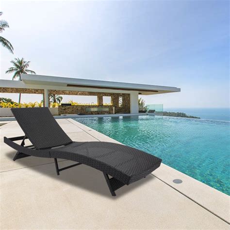 This sun lounge chair is great for all types of outdoor use (and indoor use, too!). Topcobe Outdoor Wicker Chaise Lounge Chair, S Style Patio Chaise Lounge Embossing Vines Chaise ...