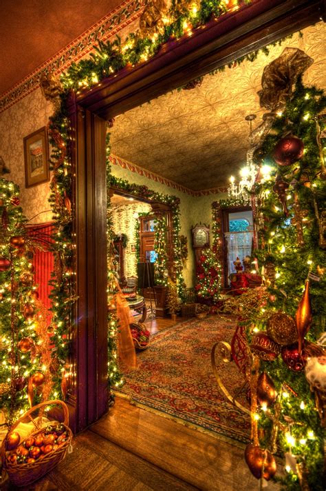30 Beautiful Victorian Christmas Decorations Ideas