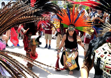 Mexicans Celebrate Cinco De Mayo With Parades Daily Mail Online