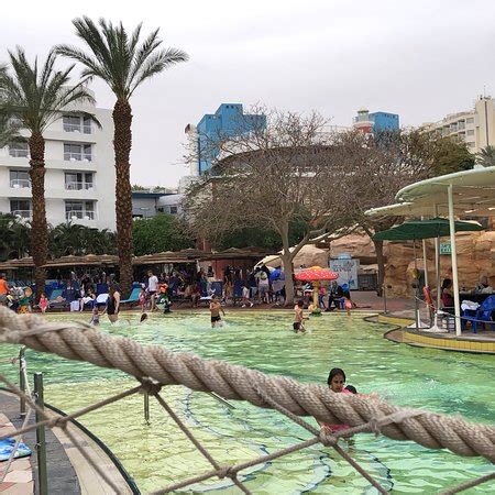 Odaların çoğu balkonlu, bazıları ise bahçe manzaralıdır. Club Hotel Eilat $163 ($̶6̶3̶6̶) - UPDATED 2018 Prices ...