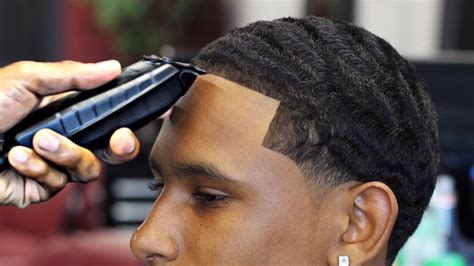 May 11, 2021 · getting waves requires effort and patience. HAIRCUT TUTORIAL: How To Cut A 360 Waver - YouTube