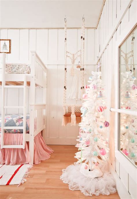 25 Wonderful Christmas Decorations For Kids Room Homemydesign