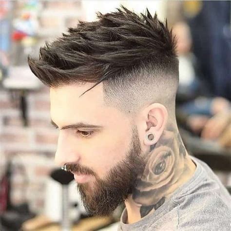 It's ideal for boys who don't play sports, as it will tend to fall in the face. 15 Best Short Hairstyles for Teen Boys (2020 Trends)