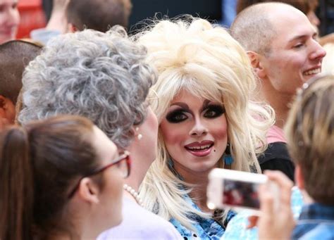 Dolly Parton Takes Off Wig And Reveals Natural Hair For The First Time Words