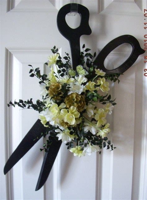 It's just one of those materials that make the whole space feel like holidays. Resultado de imagem para hairdresser flowers | Christmas ...