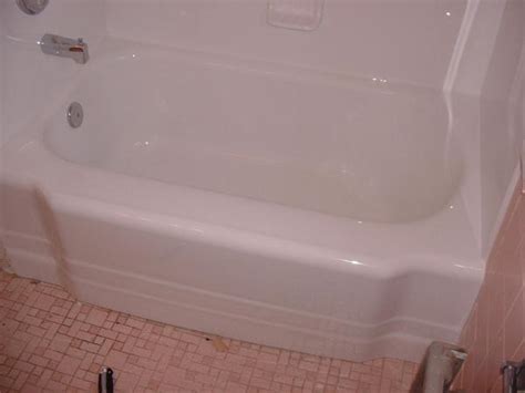 This includes $30 to $150 in materials and $200 to $500 in labor. Quality Bathtub Reglazing | BathMaster