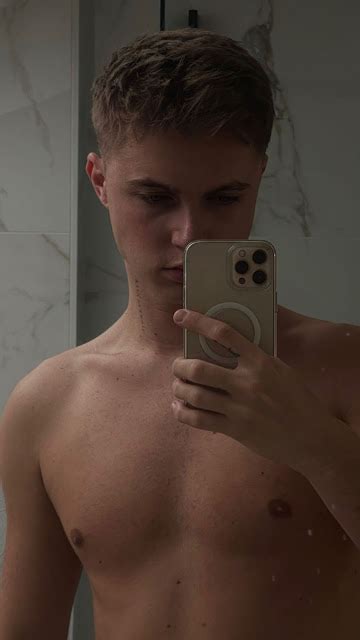 Hollyoaks Off The Charts Hrvy Shirtless On Insta Story