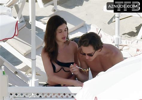 Rainey Qualley Sexy Seen Flaunting Her Hot Figure Wearing A Bikini With Lewis Pullman In