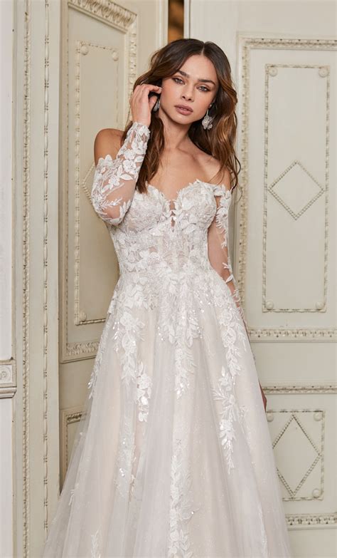 Winter Wedding Dresses What To Wear When It Is Cold