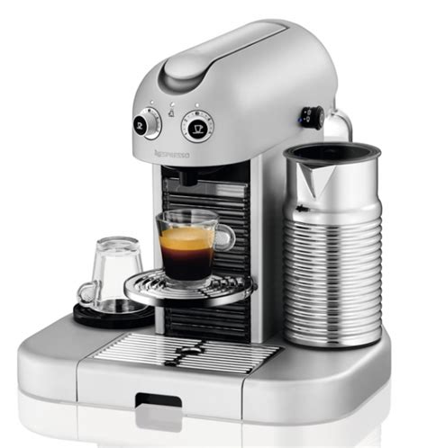 Nespresso machine are one of the most popular coffee machines in the uk. Cafetière Magimix Nespresso Gran Maestria M 400 - machine ...