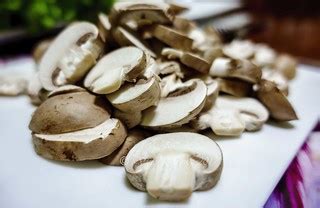 Close Up View Of Some Freshly Sliced Raw Button Mushrooms Flickr