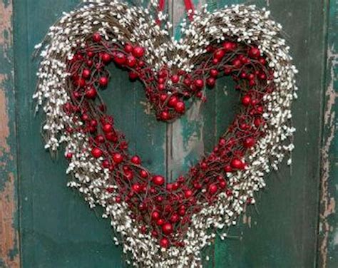25 Beautiful Valentines Wreath Ideas 24 In 2020 Diy Valentines Day