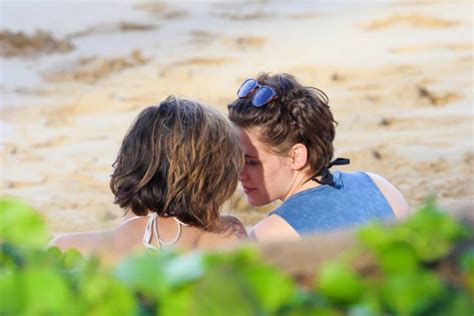 is kristen stewart a lesbian kstew and alicia cargile fuel rumours with cosy holiday metro news