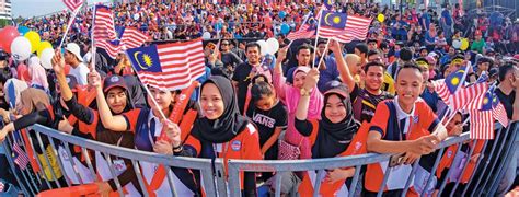 Kerajaan ini diasaskan oleh seorang putera srivijaya yang berasal dari palembang iaitu parameswara di antara tahun 1400 hingga tahun 1403. Julang Negaraku Malaysia ke Podium Global