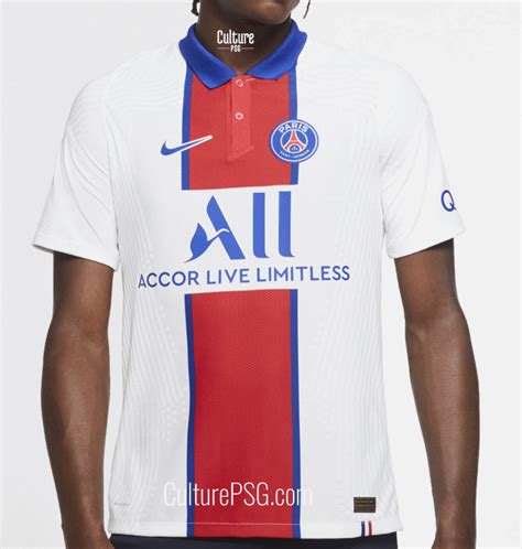 A l'exterieur, le psg conserve son maillot blanc uni, comme en 70/71. Club : De nouvelles photos du maillot et du short ...