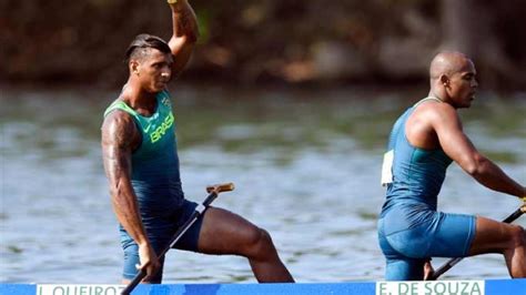 Isaquias queiroz is the first brazilian sprint canoer to win a medal at icf canoe sprint world championships. Erlon Souza e Isaquias Queiroz garantem vaga para as ...