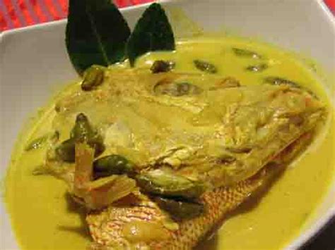 Tuang santannya dan aduk bersama bumbunya. Cara Masak Gulai Kari Ikan Kakap khas Aceh | Budidaya Ikan ...
