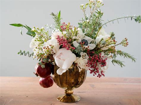 3 chic and easy holiday centerpiece ideas holiday flower arrangements holiday centerpieces