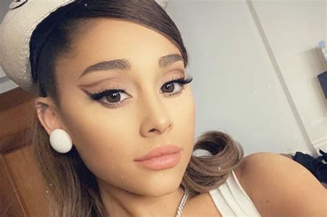 Ariana Grande S Makeup Artists Teach Us To Get The Perfect Cat Eye Look Like The Diva