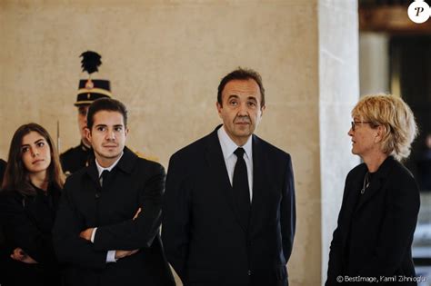 Bernadette chirac commence à s'occuper d'œuvres de bienfaisance à paris, lorsque son mari en devient maire : Claude Chirac, son mari Fréderic Salat-Baroux et les ...