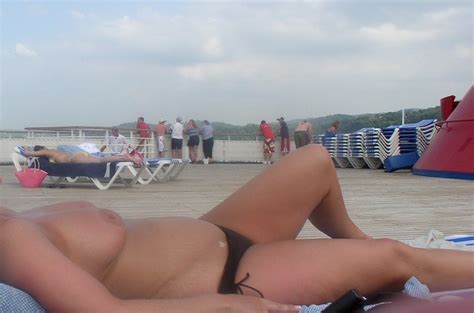Wife S Sexy Curves Topless On Cruise Ship Porno Fotos