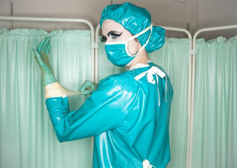 Pin Von Ryker Auf Nurse In Surgical Gloves In 2023 Krankenschwester Kleidung Lack Kleidung