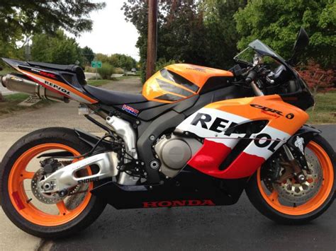 On the track, they command your full attention. 2005 Honda CBR 1000RR Repsol Edition for sale on 2040-motos