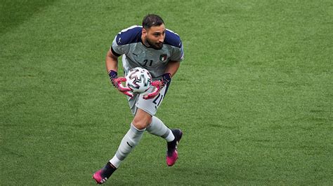 Alle termine zu den feiertagen 2020 italien. Gianluigi Donnarumma: Italien-Torwart verlässt offenbar EM ...