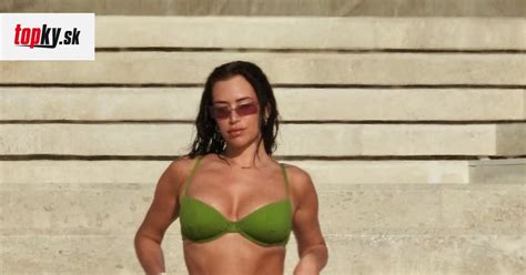 Sexi Modelka V úsporných Bikinách BoŽskÁ FigÚra Kardashiankam šliape Na Päty Galéria Topky Sk