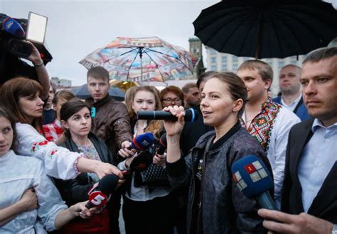 freed pilot savchenko arrives in ukraine to hero s welcome