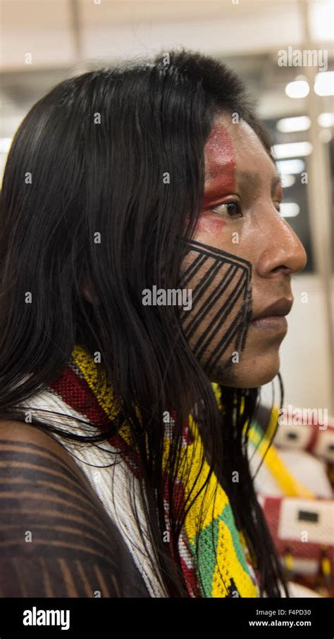 Palmas Brazil 20th Oct 2015 Nhaka E Kayapo A Woman From The Remote Village Of Gorotire With