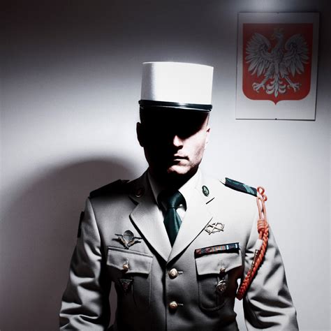 W niektórych armiach, oddziały żołnierzy zawodowych składające się w części lub w całości z obcokrajowców. MilitarniElitarni: Legia Cudzoziemska co, jak i gdzie ...