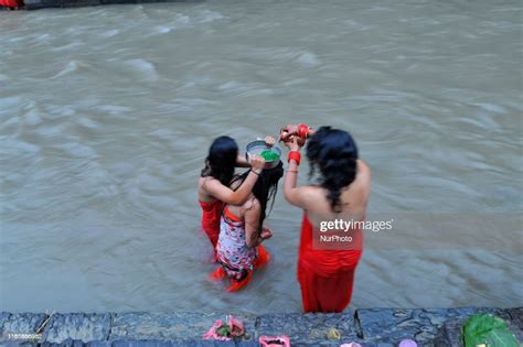Nepalese Hindu Woman Takes A Ritual Bath At The Bagmati River Of News Photo Getty Images