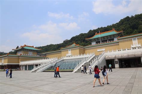中國的首都是北京。 msc, trad.中国的首都是北京。 msc, simp. zhōngguó de shǒudū shì běijīng. 台北京觀察站：愚蠢低級的「故宮」分遷計畫 -- 上報 / 評論