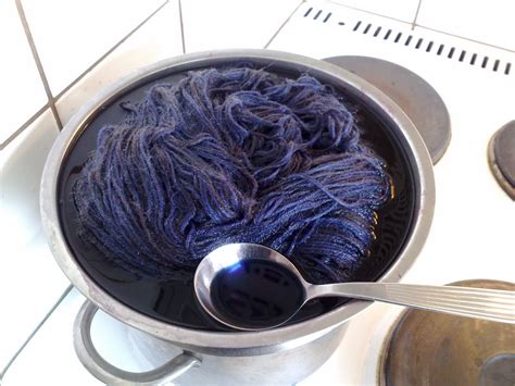 Visit our darn good yarn website to find inspiration in full color! Ea: Dyeing wool yarn with food coloring powder