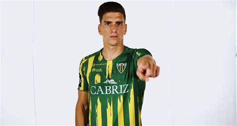 Jogador colombiano iniciou a época com um golo pelo fc porto ontem às 20:13. Maillot Domicile CD Tondela 2020-21