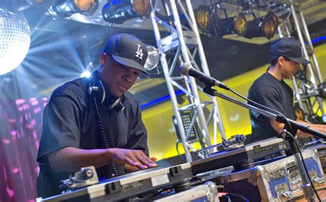 Dr Dre Shows Straight Outta Compton Actor Corey Hawkins How To Dj