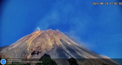 januari gunung merapi meletus 27 kali anak krakatau 16 kali