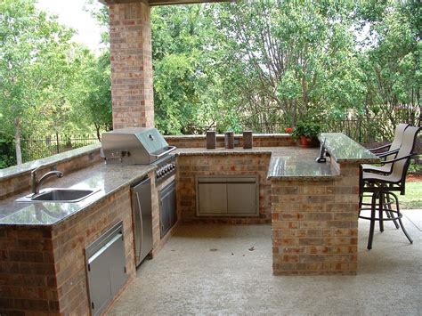 The outdoor kitchen is precisely one of those kinds of kitchens we suggest you take into consideration. Simple Outdoor Kitchen Design Ideas - Interior Home ...
