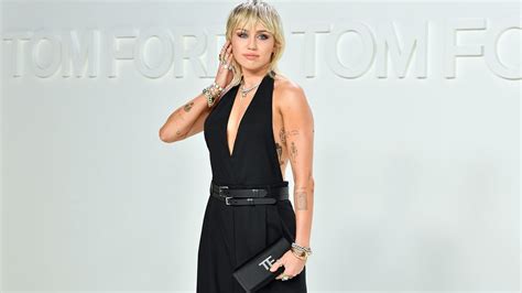 Miley Cyrus Flowers Makes Spotify History Hits A Billion Streams