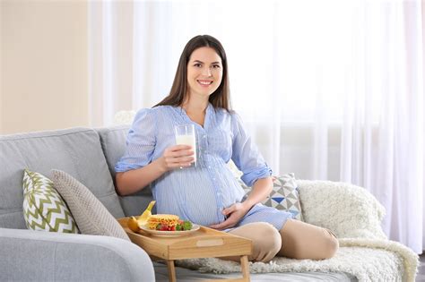 Bayi dalam kandungan diperlukan penambahan berat badan jika telah menginjak trimester ketiga kehamilan. Bumil, Ini 13 Makanan Penambah Berat Badan Bayi di Dalam ...
