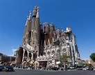 Sagrada Família (sans cranes) en.wikipedia.org/wiki/Sagrada_Fam%C3 ...