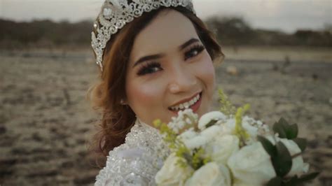 Capo ♪ fret 1 intro : PREWEDDING ALA-ALA // The Only One & You're My Sunshine (Music Travel Love) By Esul Tv - YouTube