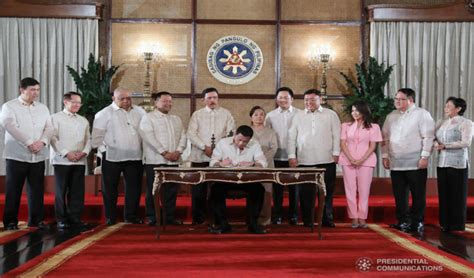 Health insurance philippines over 60. Universal healthcare act in the Philippines signed into law by President Duterte | Healthcare IT ...