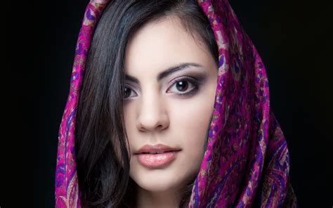 Beautiful Indian Girl Brown Eyes Face Scarf Wallpaper Girls